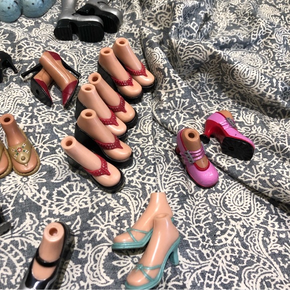 bratz Toys Bratz Massive Shoe Collection Boots Heels Sneakers